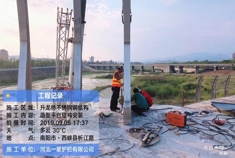 不銹鋼造型景觀橋梁護(hù)欄
