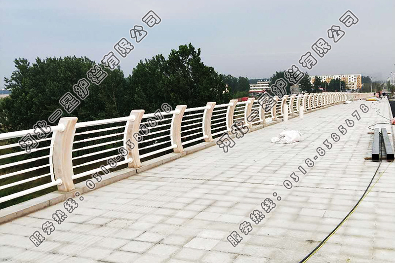 LED燈光橋梁護(hù)欄