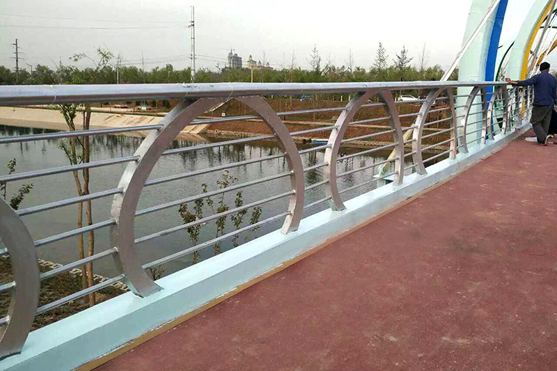 橋梁護欄