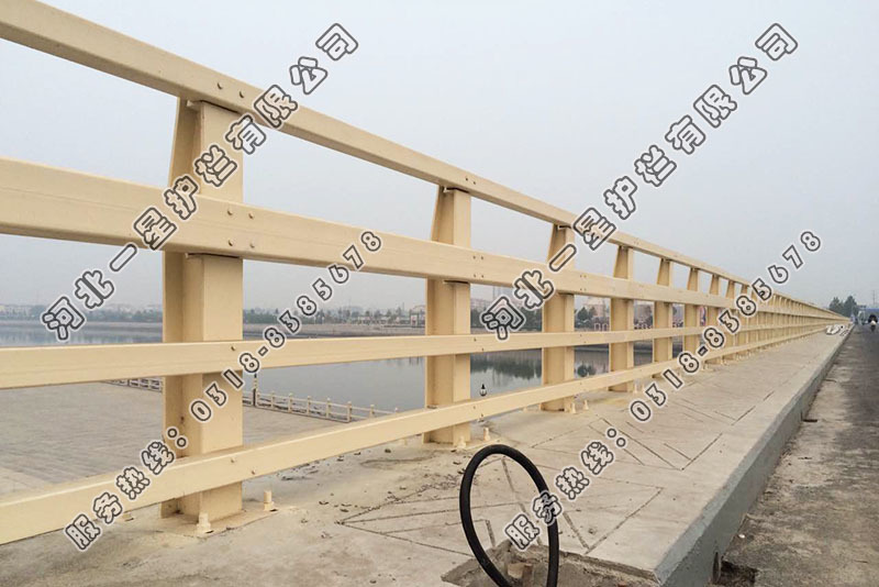 四橫梁防撞橋梁護(hù)欄