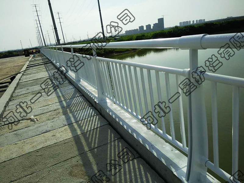 橋梁護欄