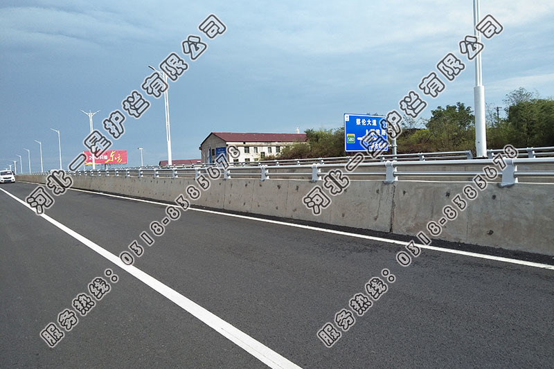 二橫梁公路防撞護欄