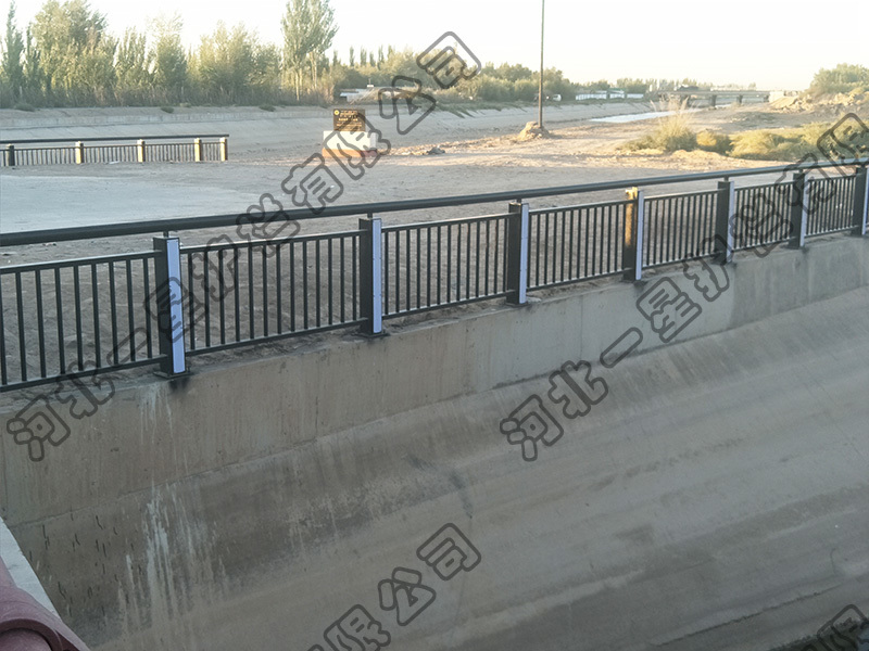 帶燈河道護(hù)欄