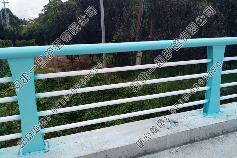 不銹鋼復(fù)合管橋梁護(hù)欄