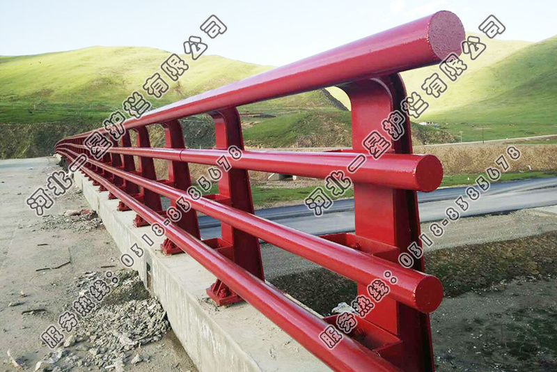 四橫梁圓管 防撞護(hù)欄