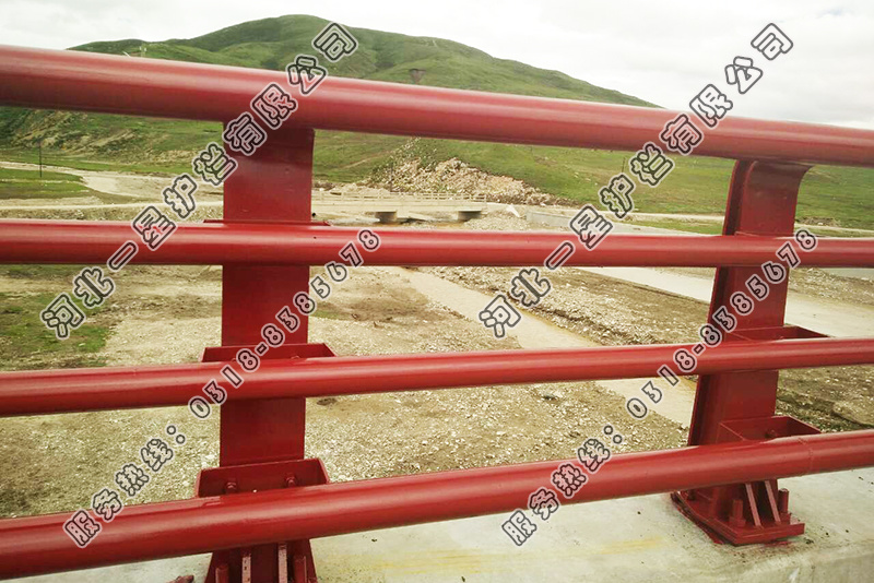 四橫梁圓管 防撞護(hù)欄