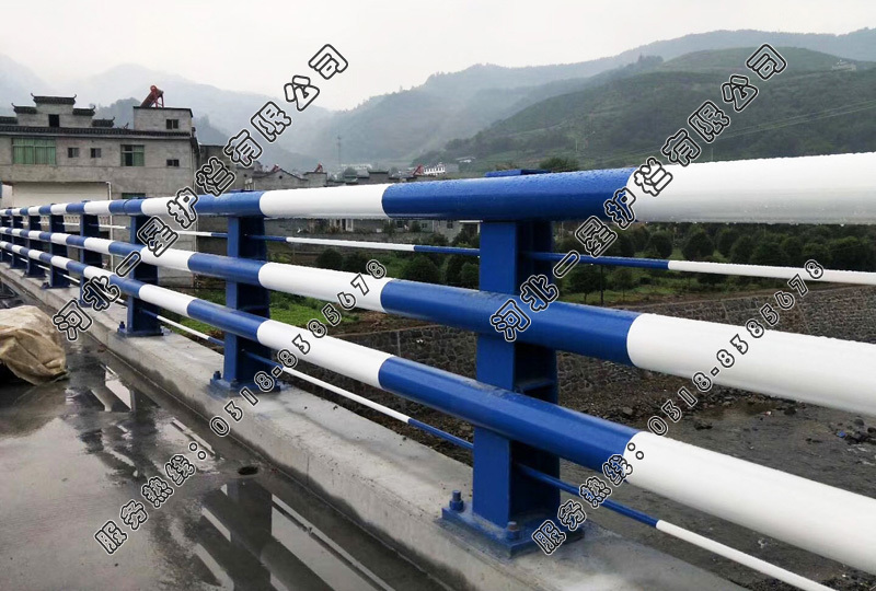 三橫梁圓管橋梁防撞護(hù)欄