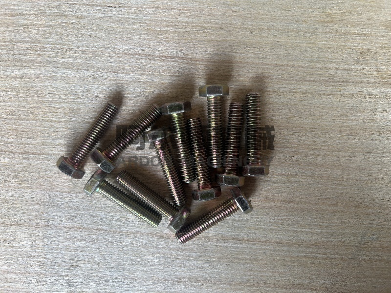 00B0102 болт