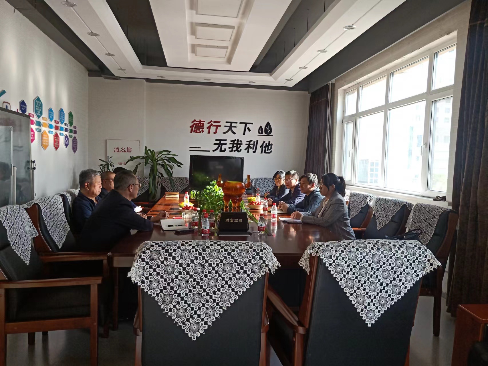 哈尔滨学院老师与我单位进行探讨交流