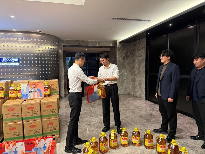 中秋送暖,心意相伴 —公司为全体员工发放中秋节日福利 中秋送暖,心意相伴 —公司为全体员工发放中秋节日福利