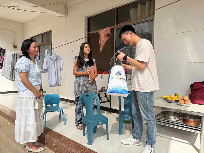 爱心助学结硕果 温情关怀暖人心 —— 智达石化走访看望受资助家庭困难学生 爱心助学结硕果 温情关怀暖人心 —— 智达石化走访看望受资助家庭困难学生