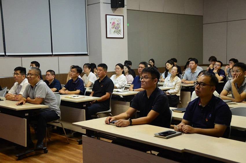 铭记历史 共鉴国威 —— 公司党总支组织全体党员及入党积极分子观看阅兵仪式 铭记历史 共鉴国威 —— 公司党总支组织全体党员及入党积极分子观看阅兵仪式