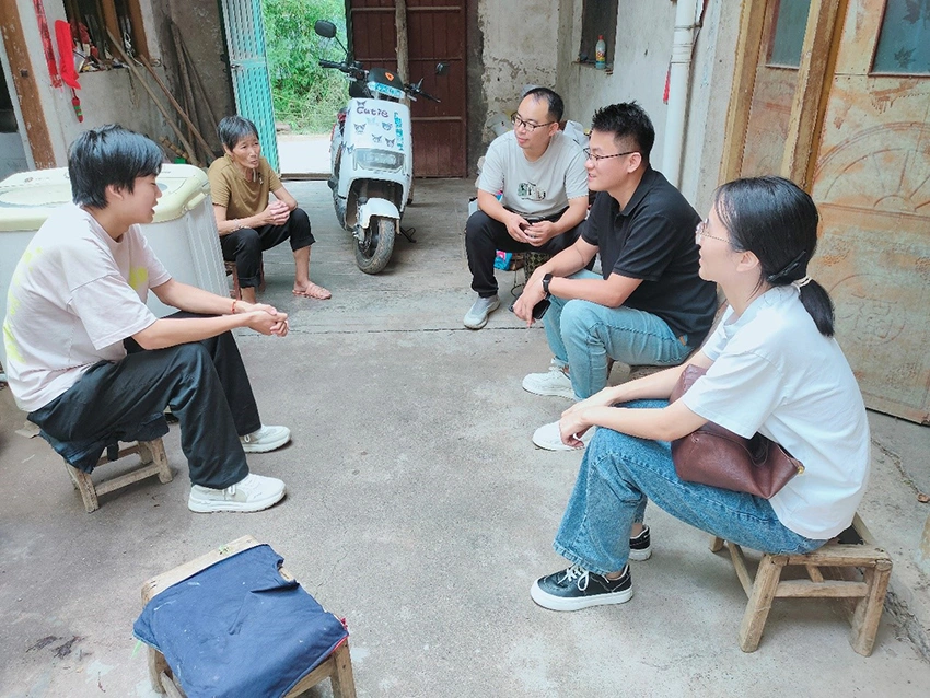 爱心助学结硕果 温情关怀暖人心 —— 智达石化走访看望受资助家庭困难学生 爱心助学结硕果 温情关怀暖人心 —— 智达石化走访看望受资助家庭困难学生