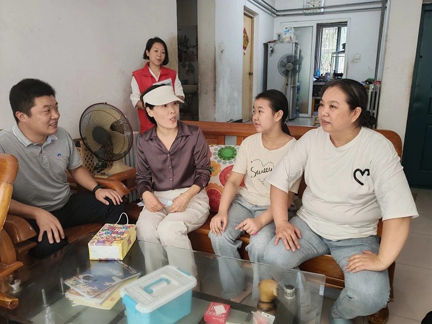 爱心助学结硕果 温情关怀暖人心 —— 智达石化走访看望受资助家庭困难学生 爱心助学结硕果 温情关怀暖人心 —— 智达石化走访看望受资助家庭困难学生