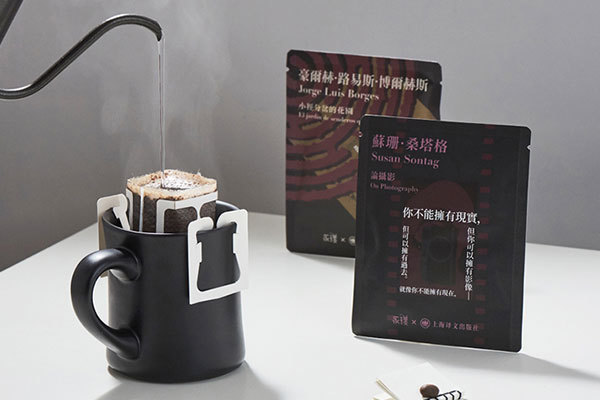 Food packaging cartons are favored by the majority of food manufacturers. Food packaging cartons are favored by the majority of food manufacturers.