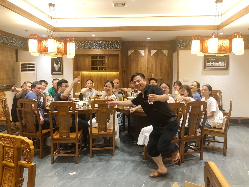 Hội nghị giữa năm