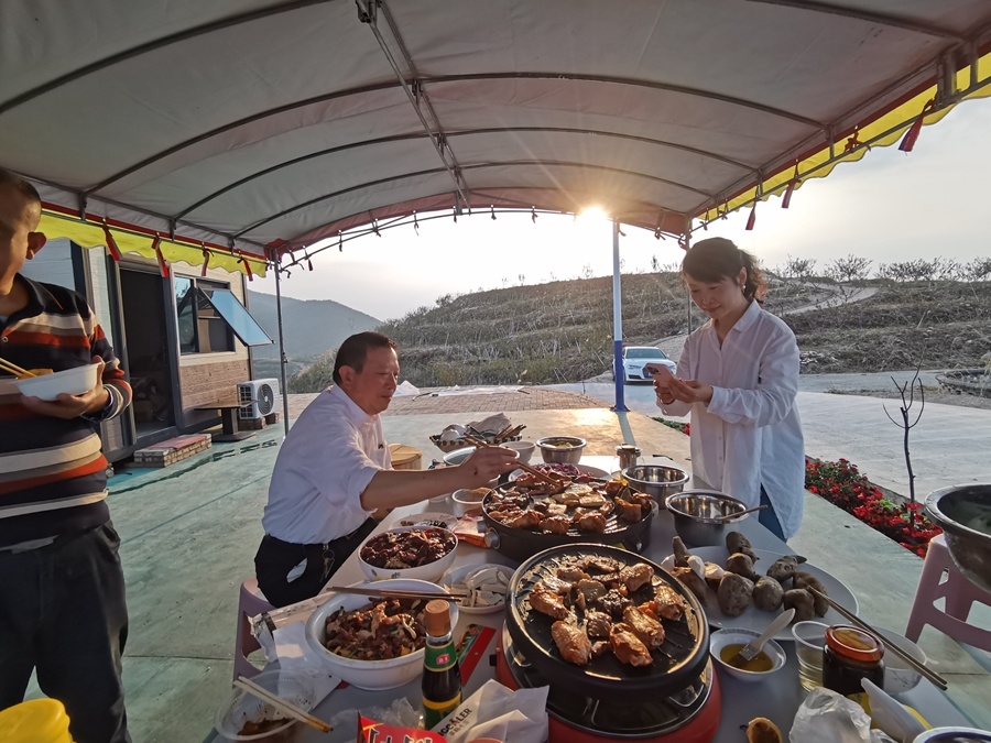 餐飲與民俗體驗(yàn)