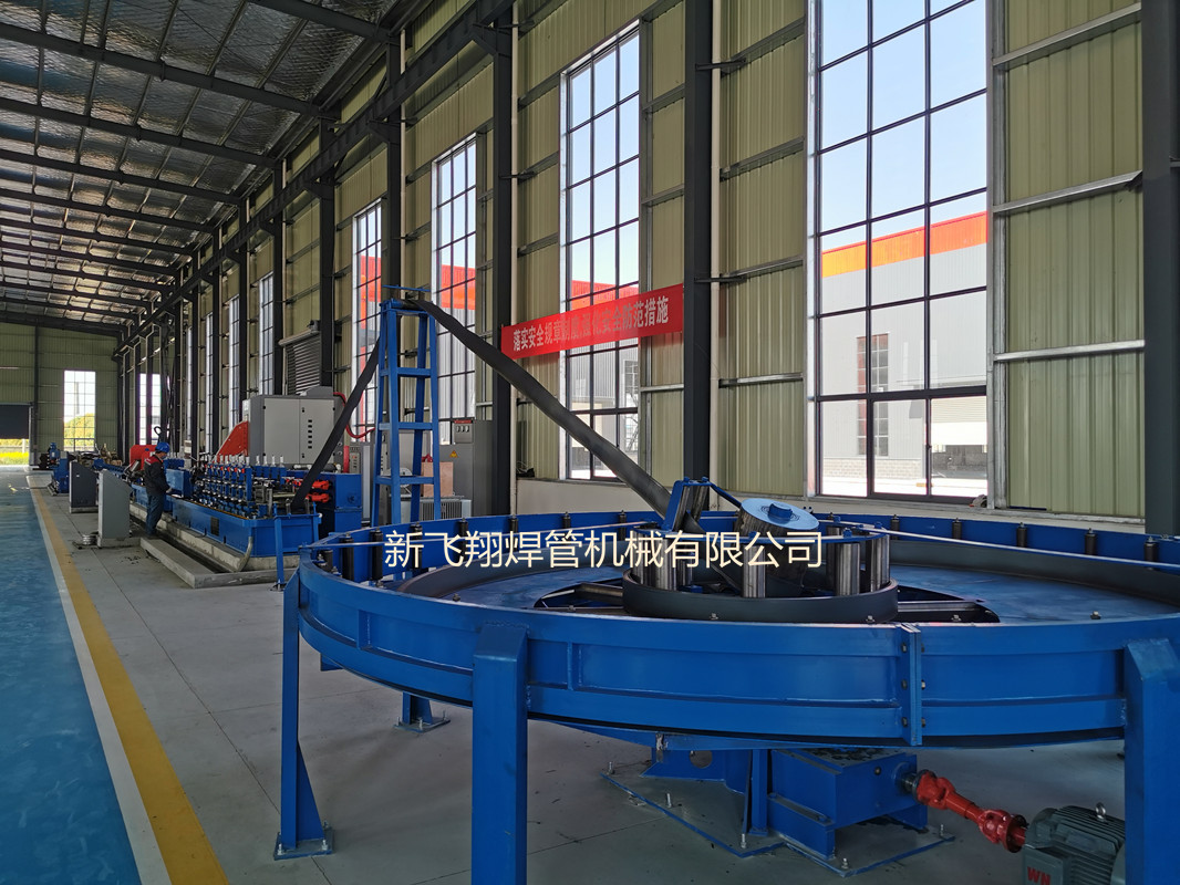 Welded pipe machine