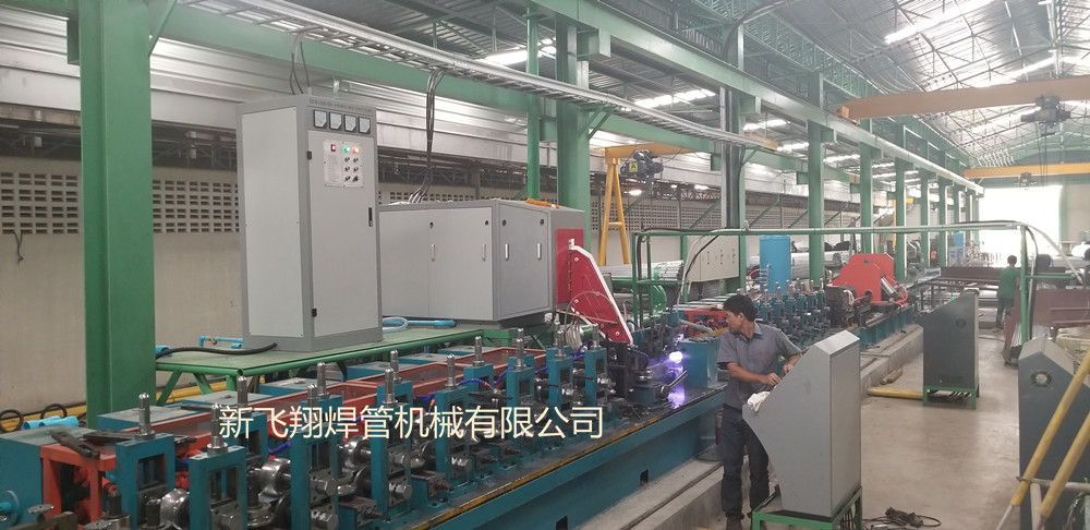 Welded pipe machine
