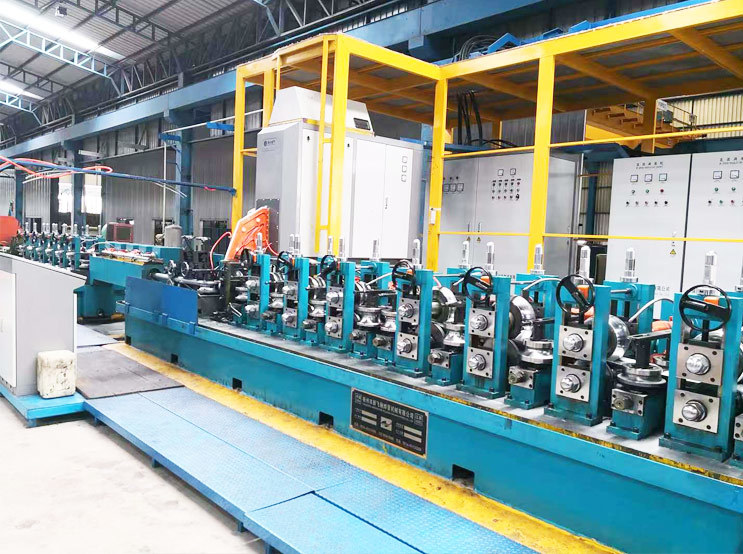 Welded pipe machine