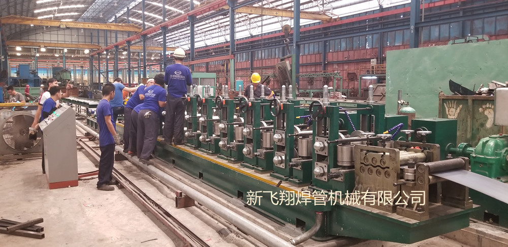 Welded pipe machine