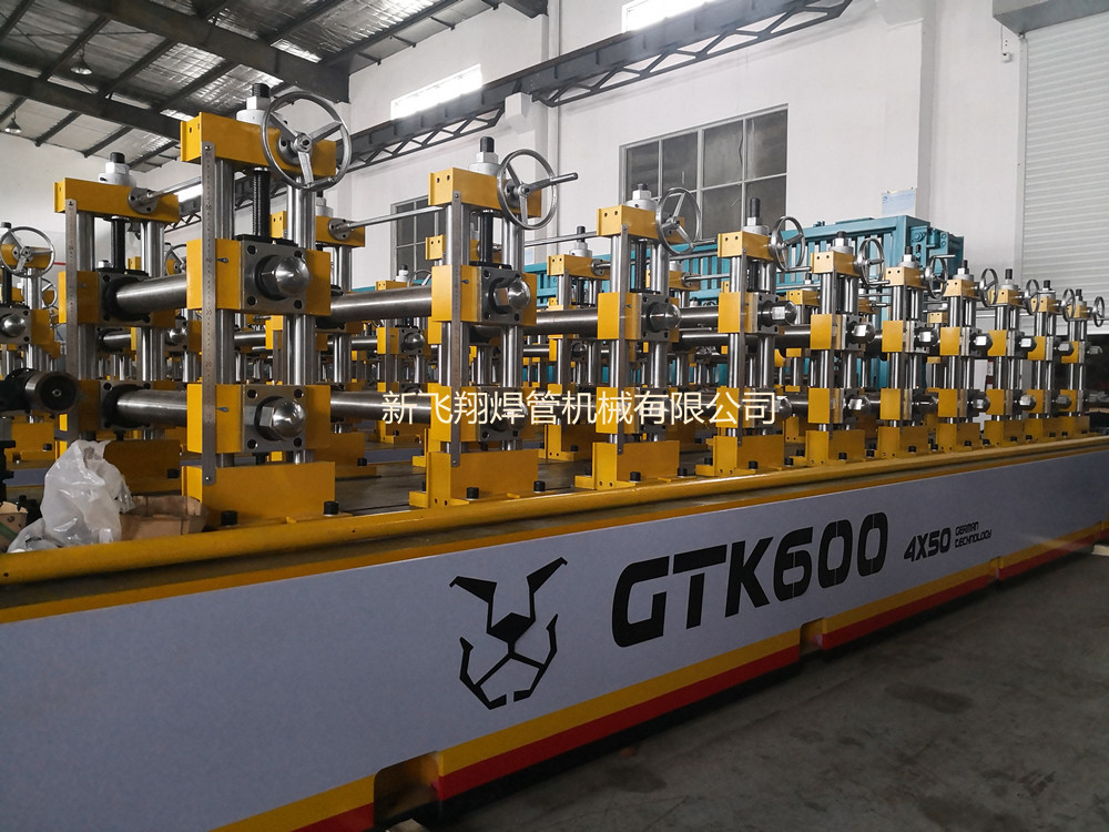 Welded pipe machine