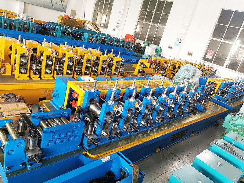 Welded pipe machine
