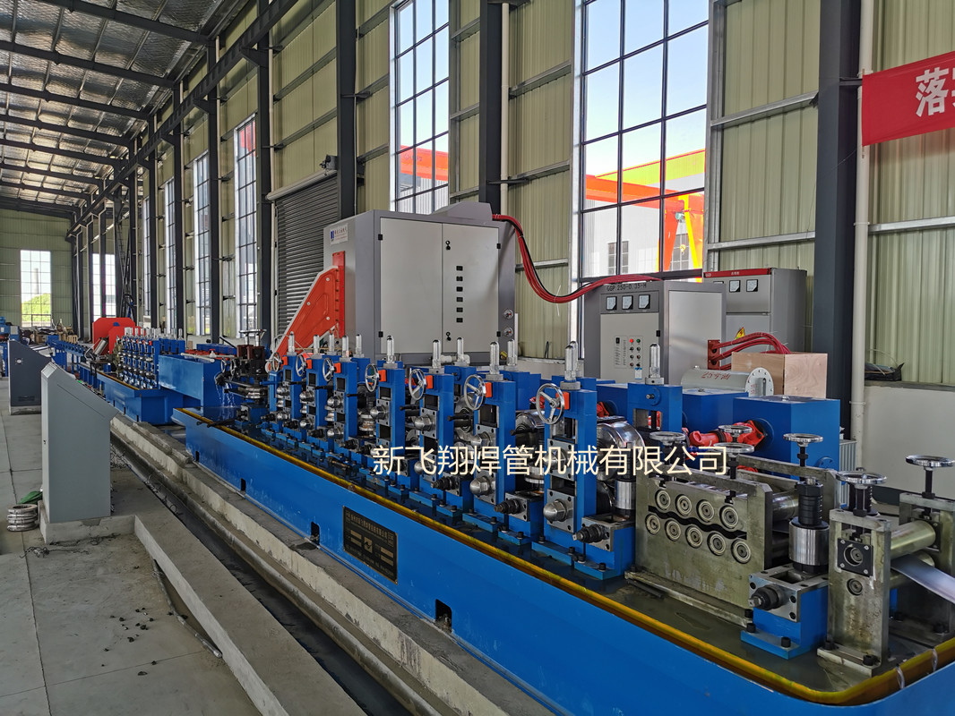 Welded pipe machine