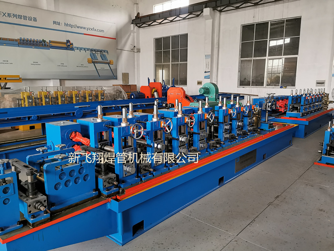 Welded pipe machine