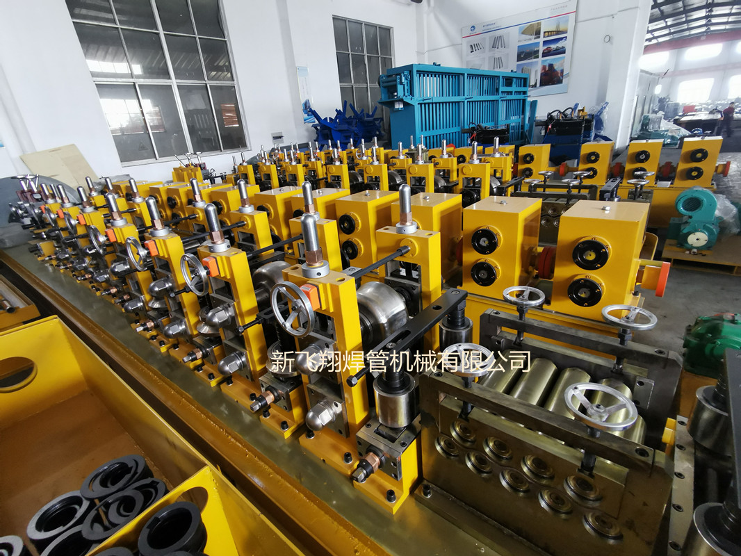 Welded pipe machine