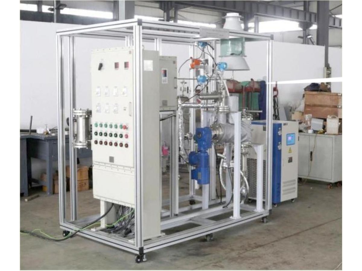 Experimental and evaluation device for thermal desorption of oily solid waste
