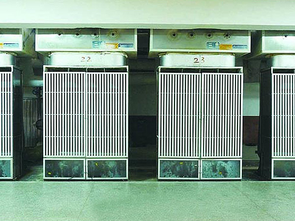 Spinning cooling device Spinning cooling device