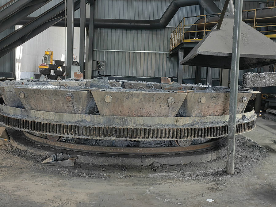 Lead tapping device