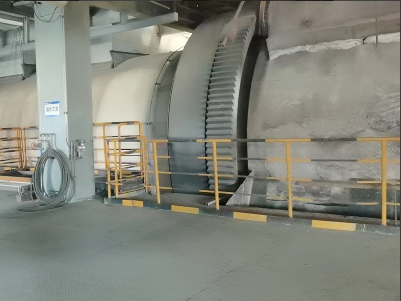 Quipmentfor oxygen rich bottom blown melting pool smelting furnaces and kilns