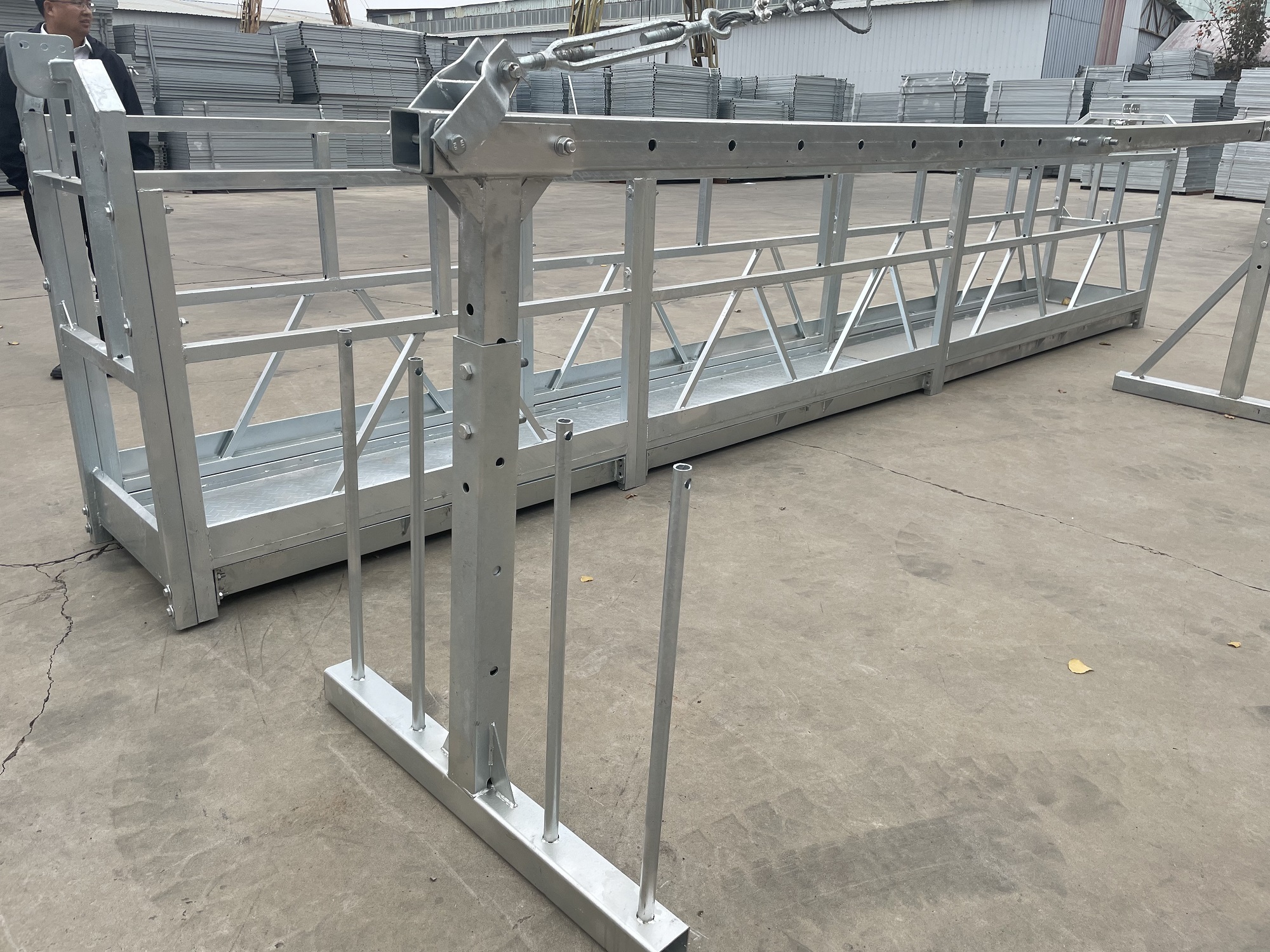 Cesta colgante de construcción