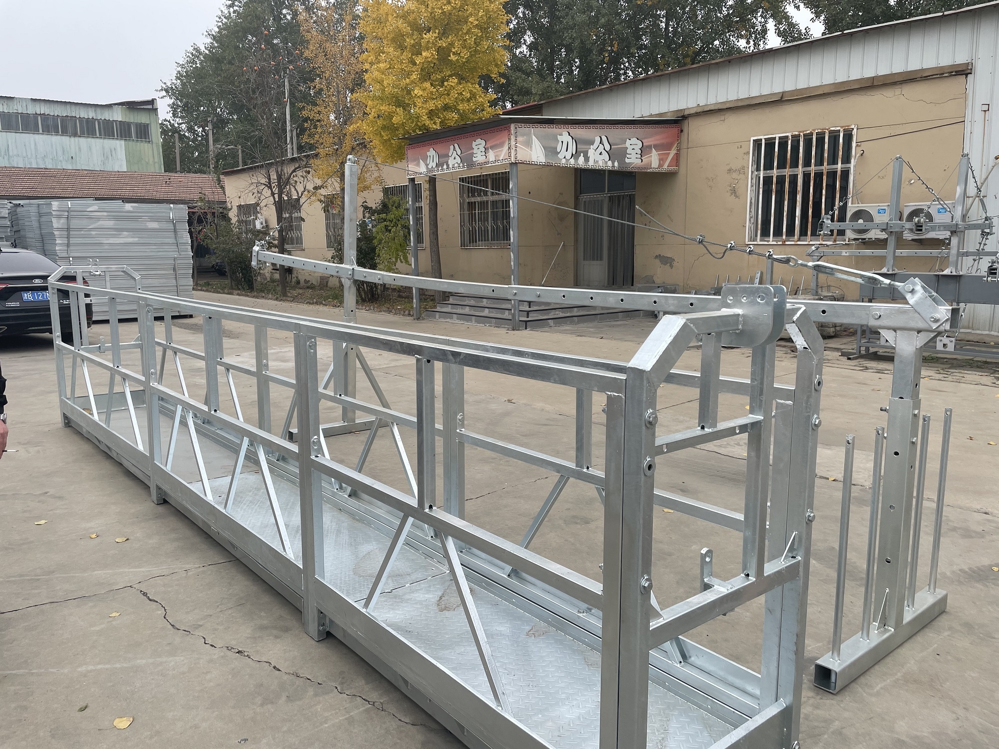 Cesta colgante de construcción