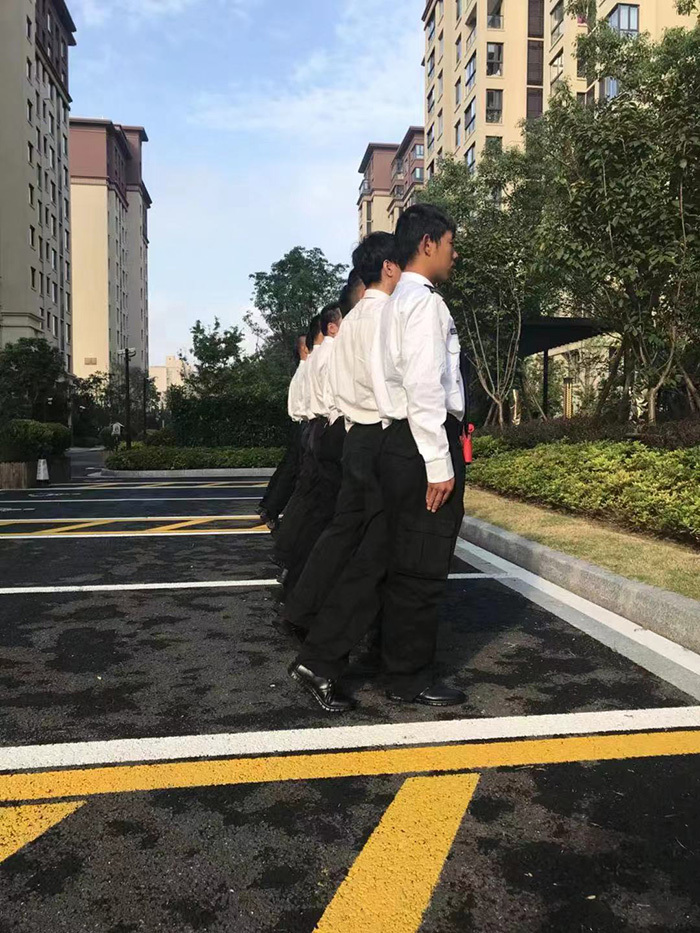 情系業(yè)主、排憂解難——致敬一線秩序維護(hù)員