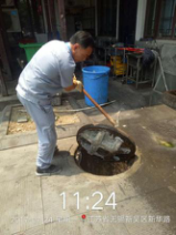 炎日?qǐng)?jiān)守崗位，關(guān)愛送清涼