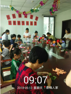五月康乃馨，愛心獻(xiàn)母親
