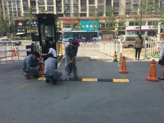 小區(qū)安裝減速帶，居民出行有保障