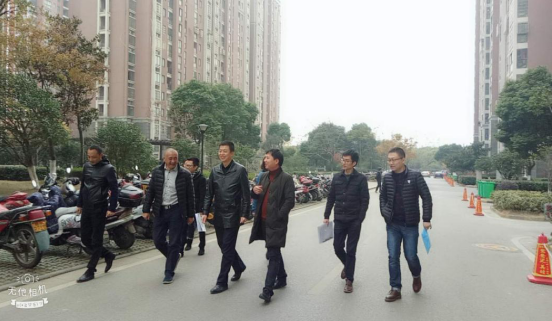 市、區(qū)物管中心蒞臨小區(qū)指導(dǎo)工作