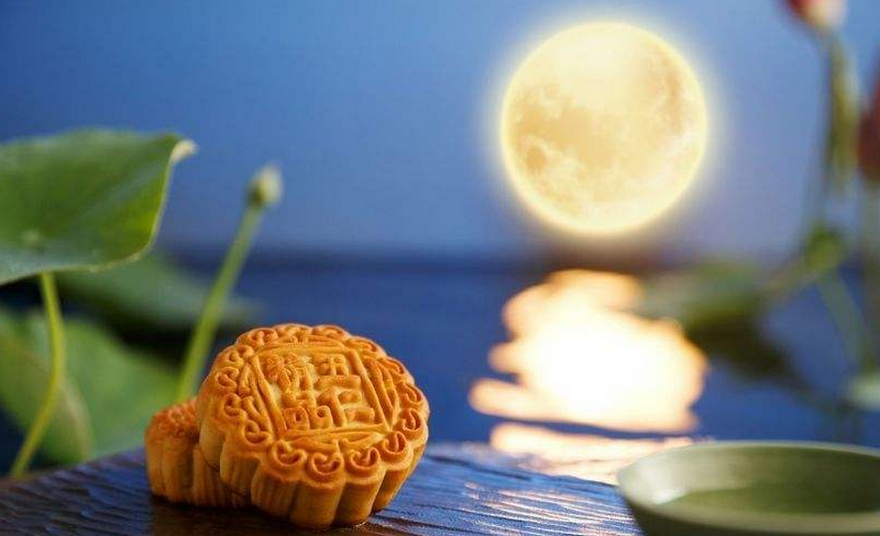 The implication of moon cake in Mid Autumn Festival The implication of moon cake in Mid Autumn Festival