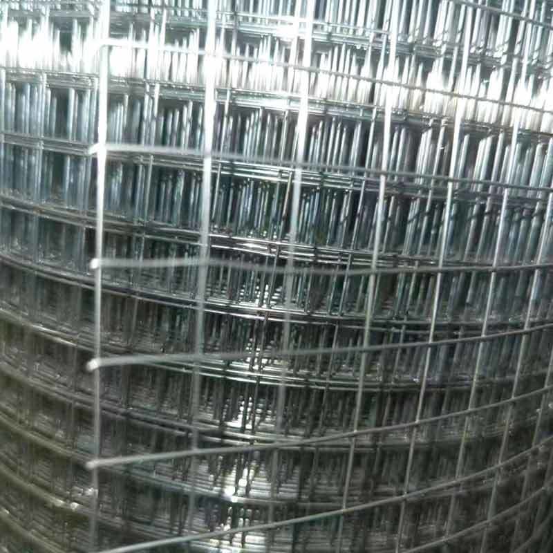 Welded wire mesh roll