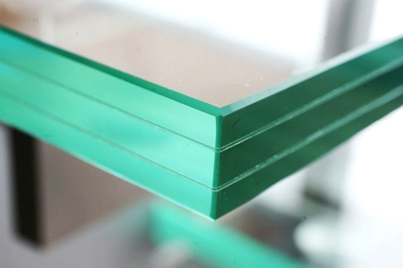 Light high permeability bulletproof and impact proof composite glass