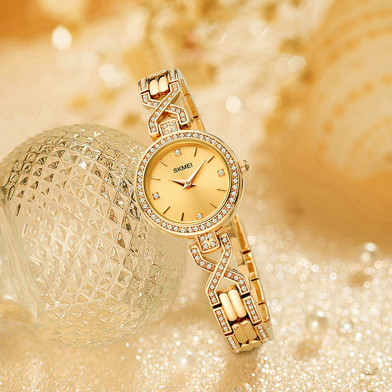 Diamond-in quartz watch