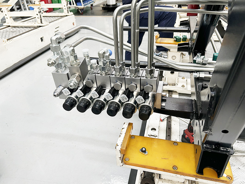 Hydraulic valve group
