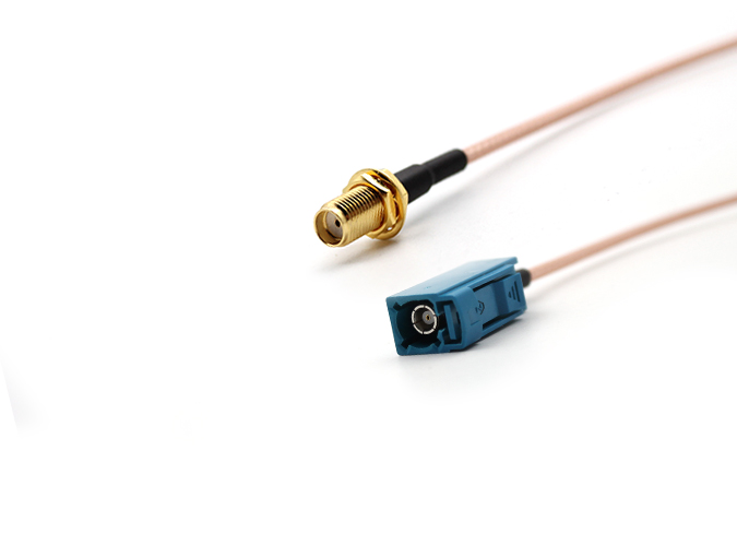 电缆组件FAKRA SMB母头和SMA母头穿墙安装接RG316线长172mm