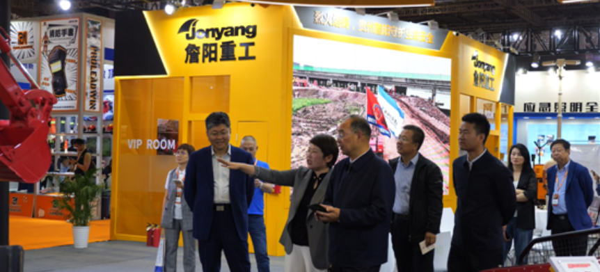 Leaders of the Emergency Management Department visited the booth of the Guizhou Jonyang Yangtze River Delta Emergency Disaster Reduction and Rescue Expo Leaders of the Emergency Management Department visited the booth of the Guizhou Jonyang Yangtze River Delta Emergency Disaster Reduction and Rescue Expo