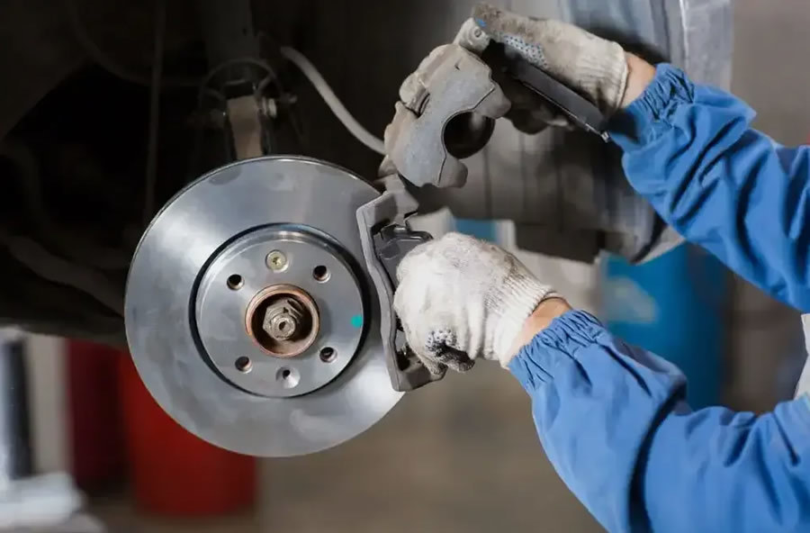 What is the reason why the brake pads of heavy trucks are not wear-resistant?