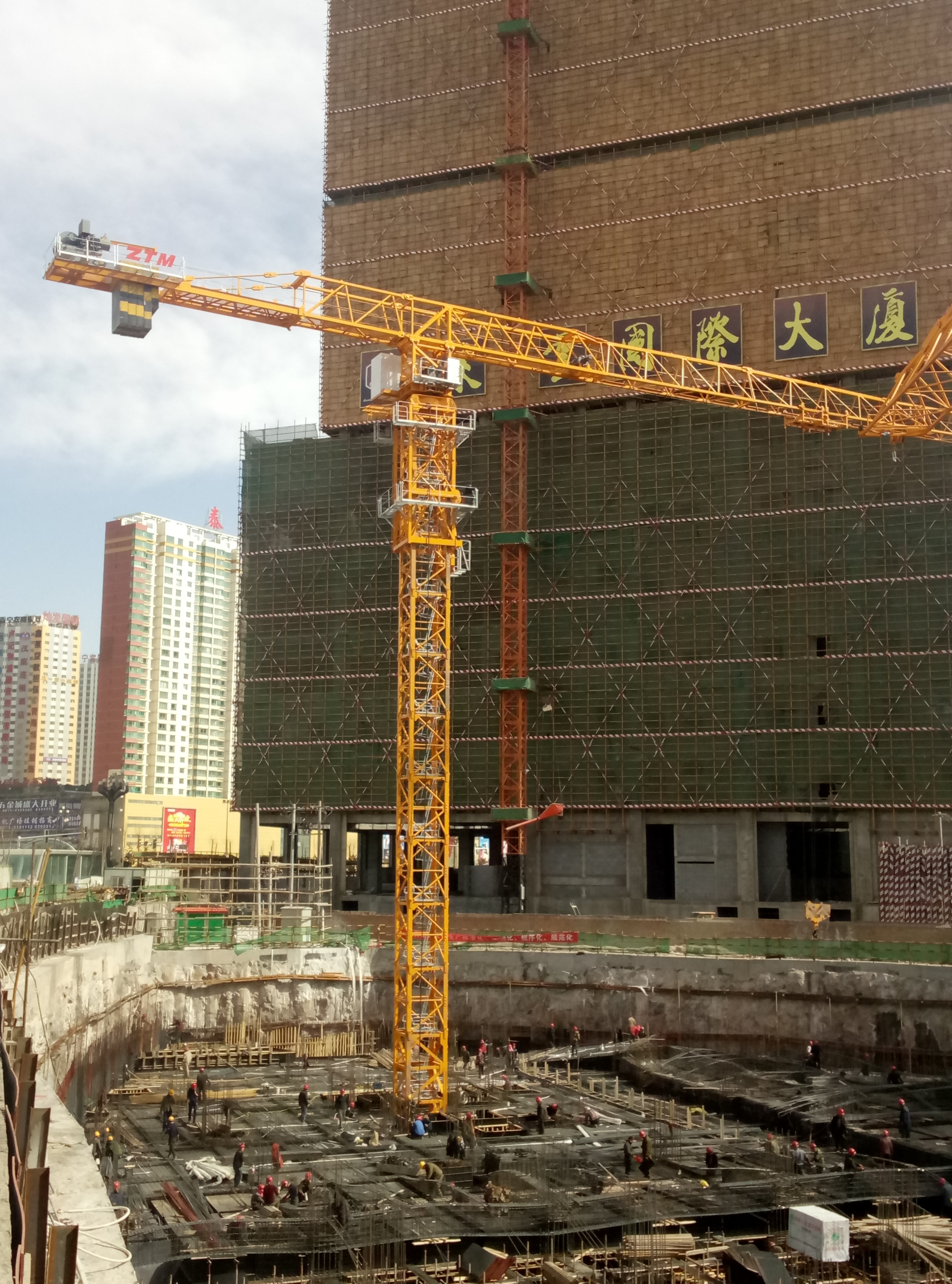 Flat Top Tower Cranes: The Future of Lifting Technology